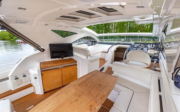 Аренда моторной яхты Fairline Targa 44 в Москве